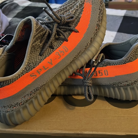 Yeezy beluga main image 2